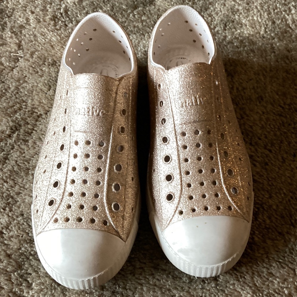 Native glitter sneaker